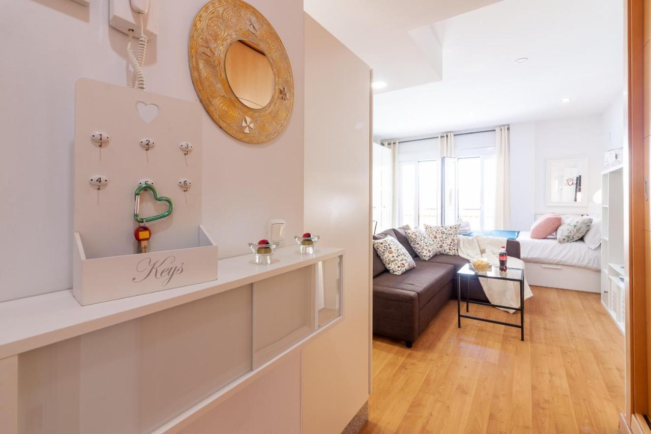 Sea & Wave Adela Boutique Apartment มาลากา ภายนอก รูปภาพ